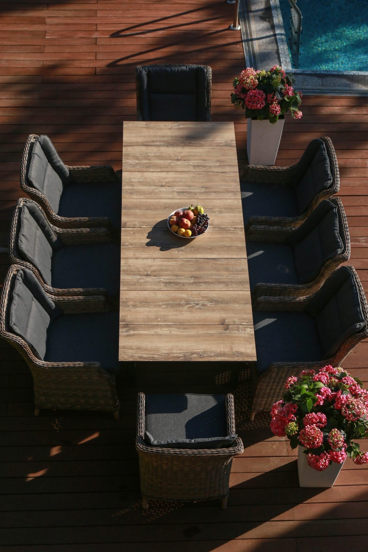 Набор: стол Биарриц + 8 кресел БЕРГАМО (цвет серый/коричневый)
